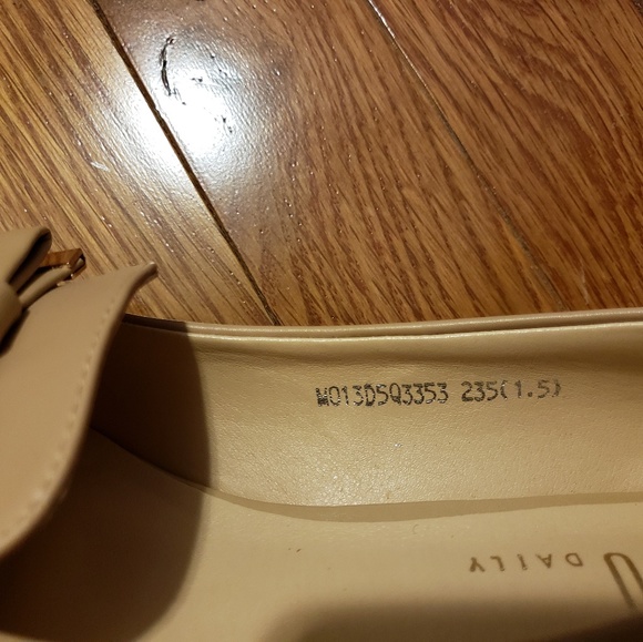 Pink leather low heel pumps - Picture 2 of 3